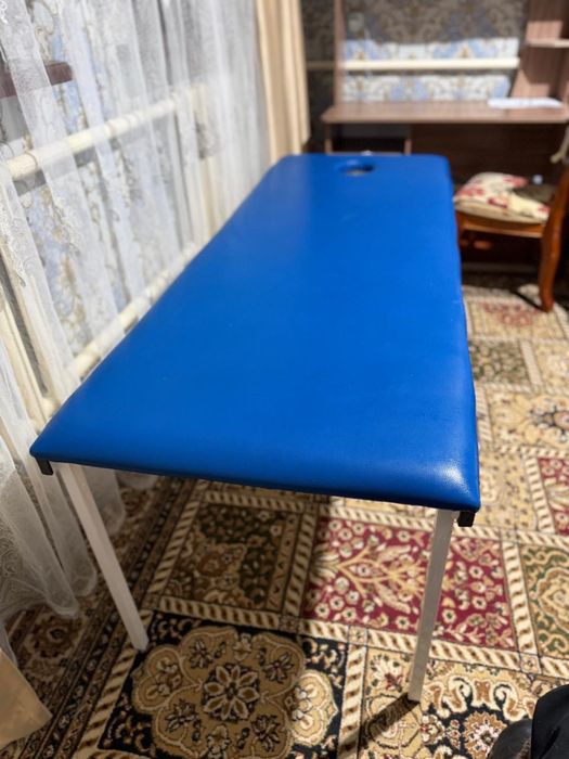 Кушетка с отверстием головы