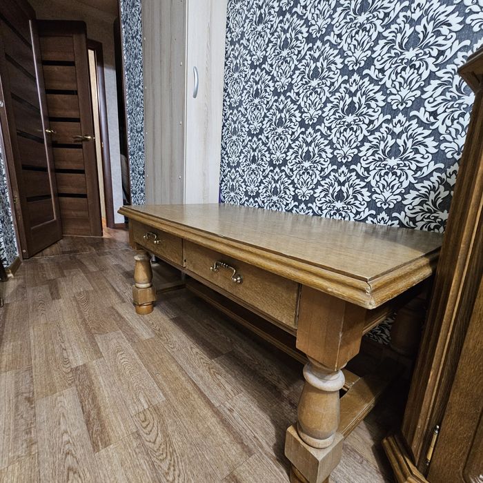 Комод и журнальный стол