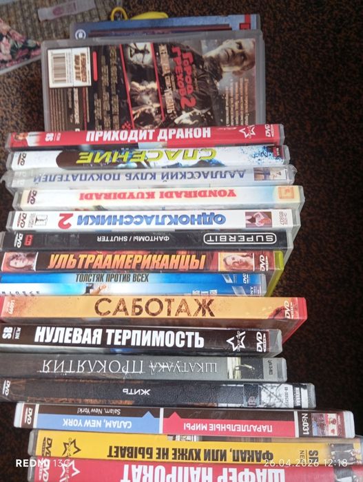 Диски с музыкой и кино