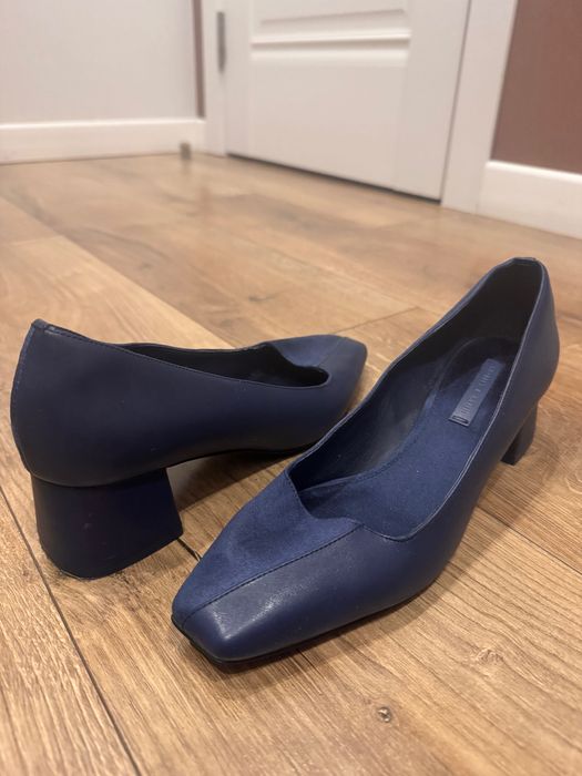 Продам туфли charles and keith