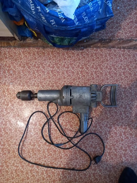 Продаю советскую дрель