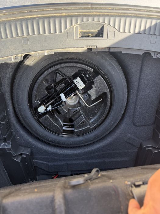 Оригинална резервна гума 17” комплект със крик и ключ BMW E60 E61 E90 E91 E92 E93 X3 E87
