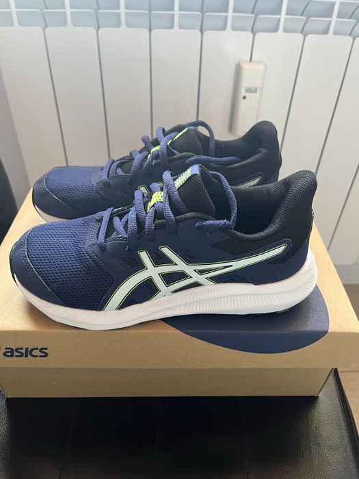 Маратонки nike,asics