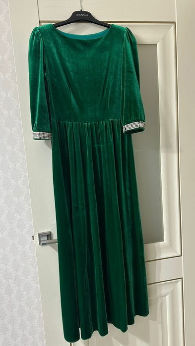 продам платье в хорошом состояние!