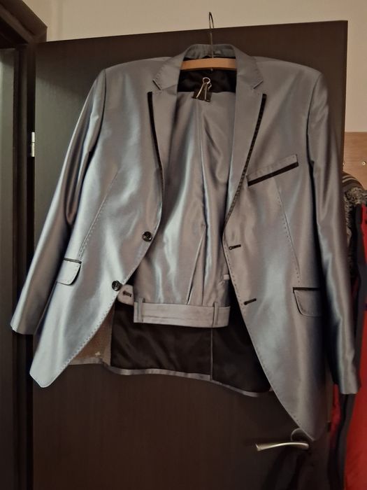 De vânzare costume barbatesti