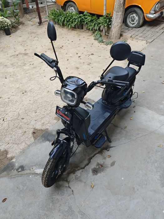 Skuter Velomax .