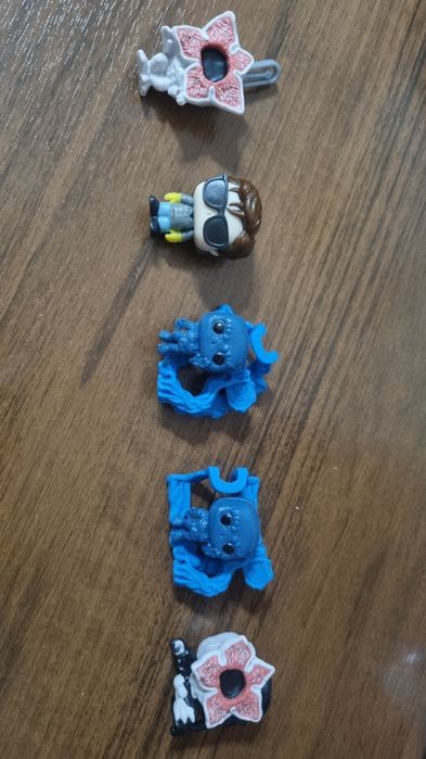 Продаю и обмениваю фигурки киндер Очень странные дела