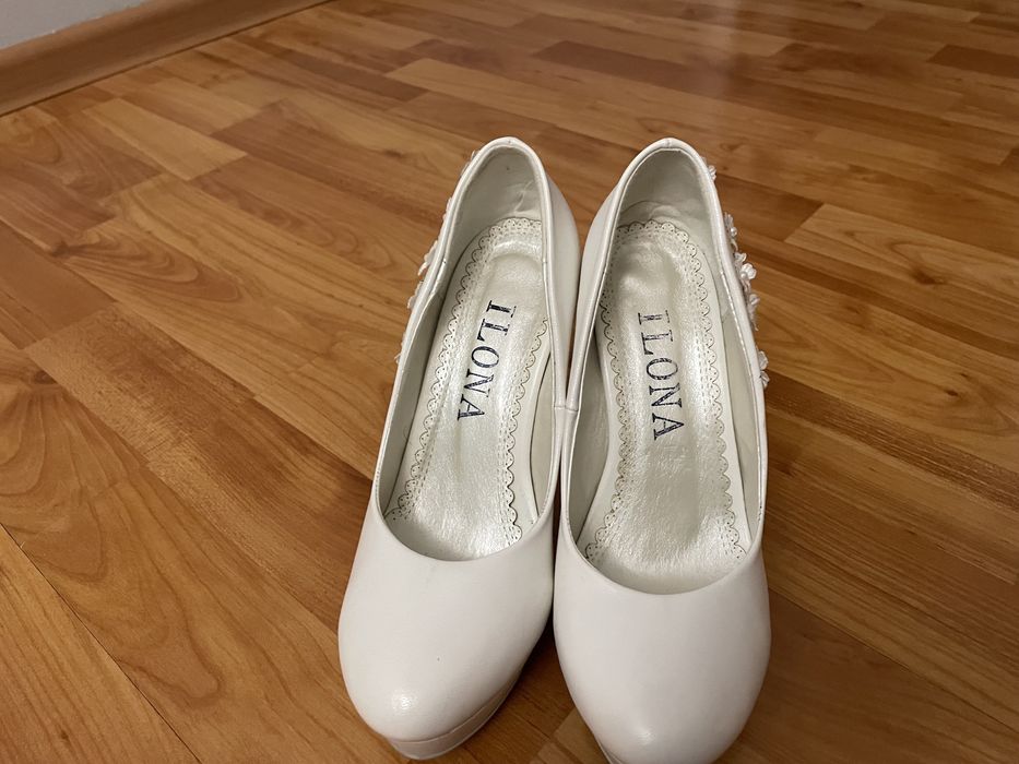 Белые туфли