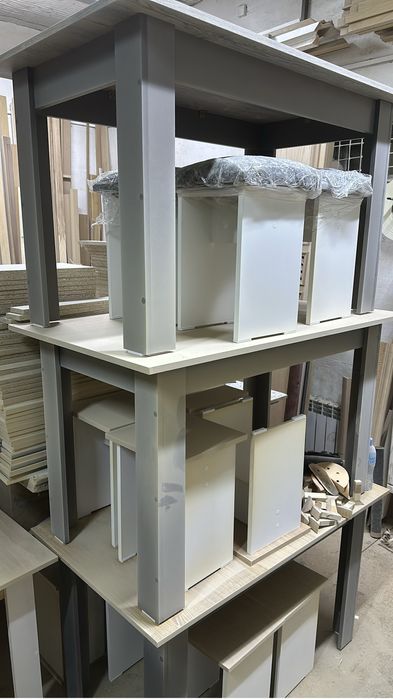 Стол кухонный и 4 табуретки!