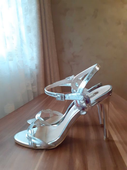 Sandale argintii marimea 40