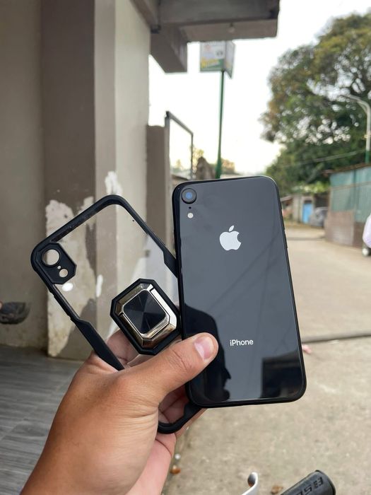 iPhone XR cu 90% Bateria