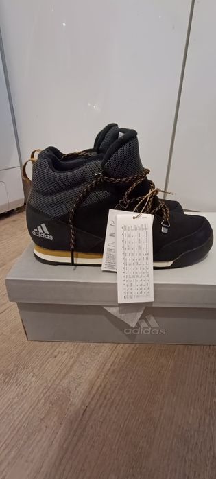 Adidas Snowpitch Чисто нови 37 1/3