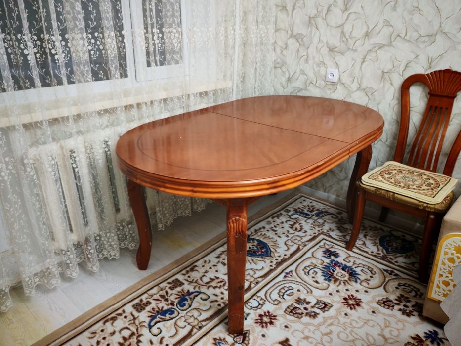 Стол и стулья б/у