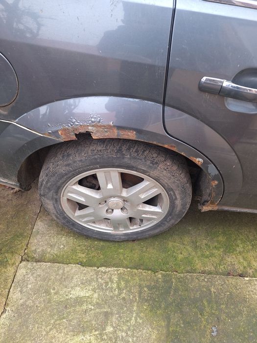 Vând sau dezmembrez Ford Mondeo cu catalizator pe el