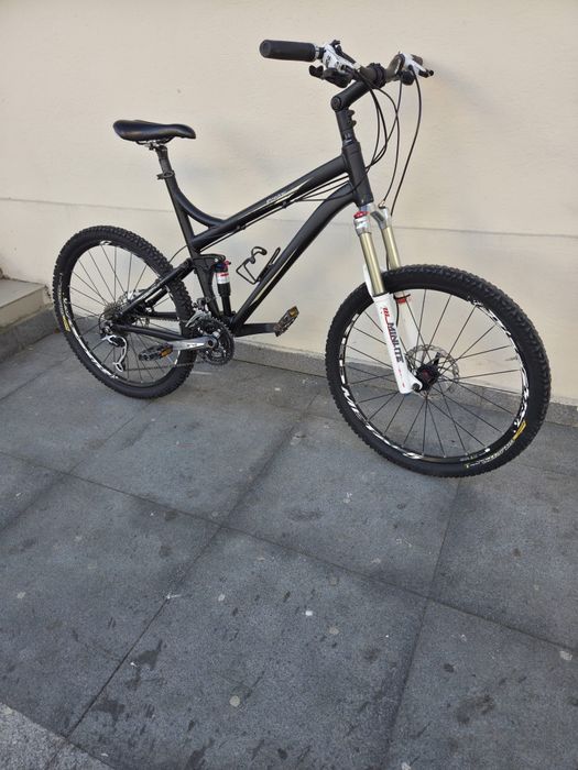 Bicicleta full suspension