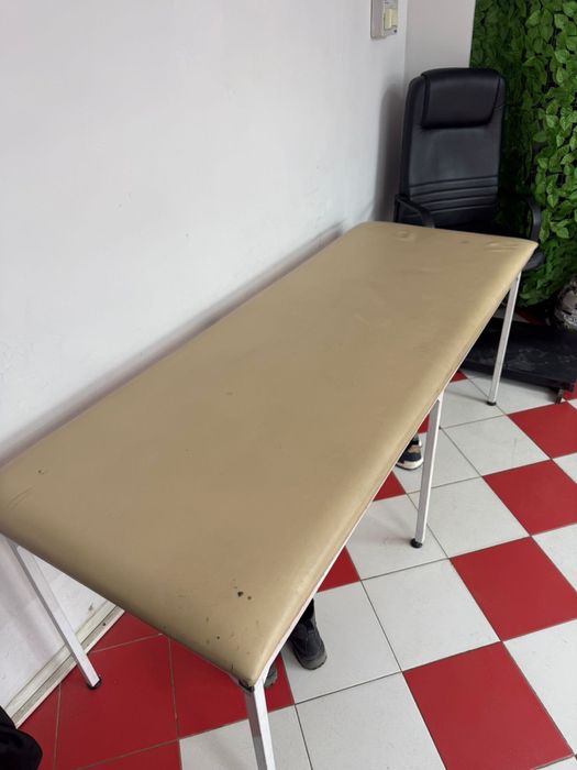 Срочно пролам кушетку