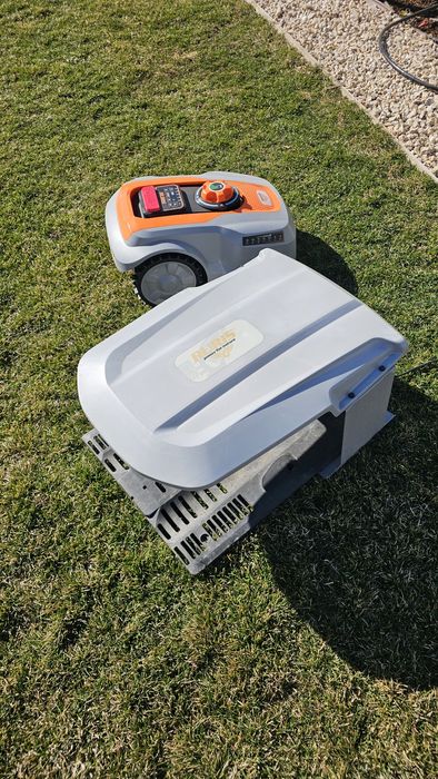 Robot de tuns iarba