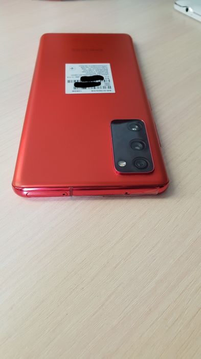 Samsung S20 FE в идеальном состоянии