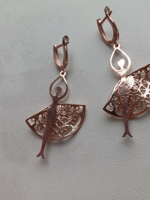 Серьги в виде танцующей балерины