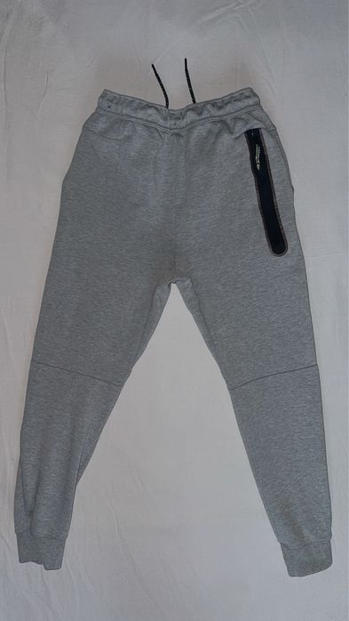 Pantaloni Nike tech
