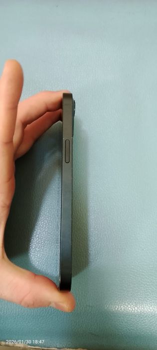 Продам айфон 13