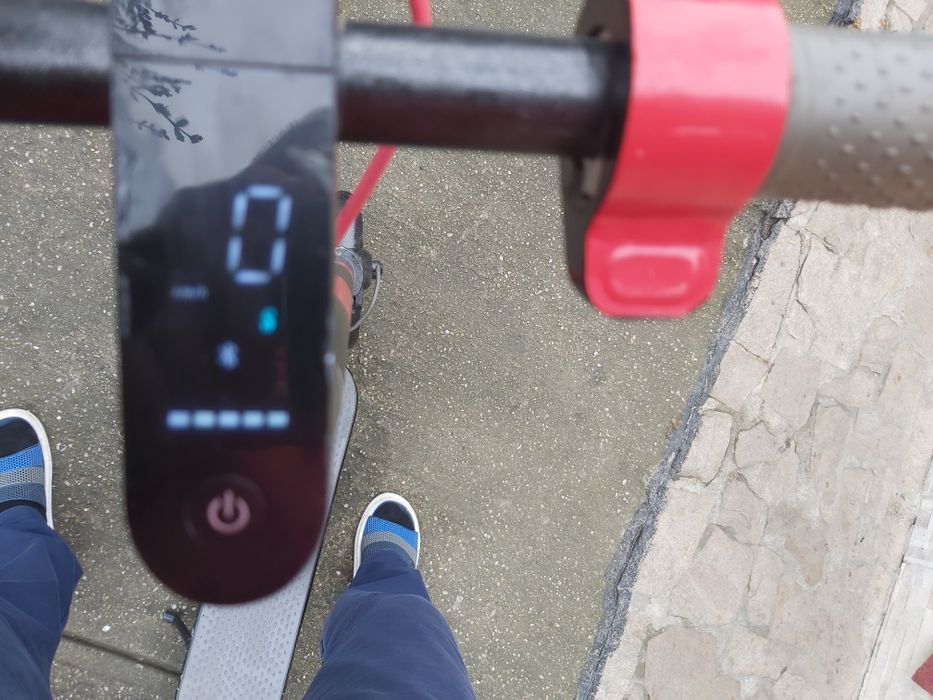 Vând trotineta xiaomi impecabila!