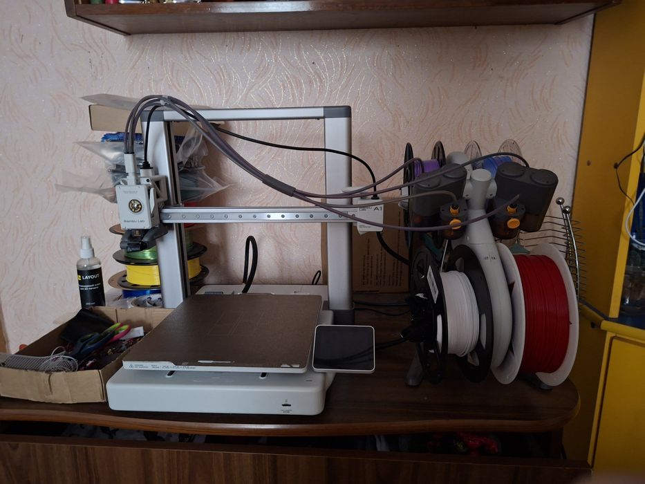 Продам Bambu lab A1 + AMS (3д принтер)