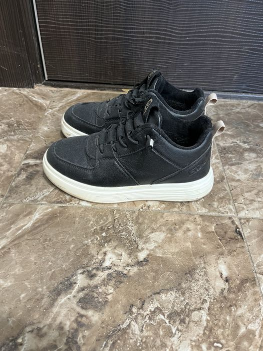 Продаю зимние ботинки и осенние кросовку размер 32