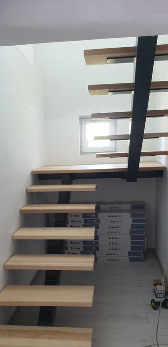 Realizăm la comandă: Scări pe un vang central