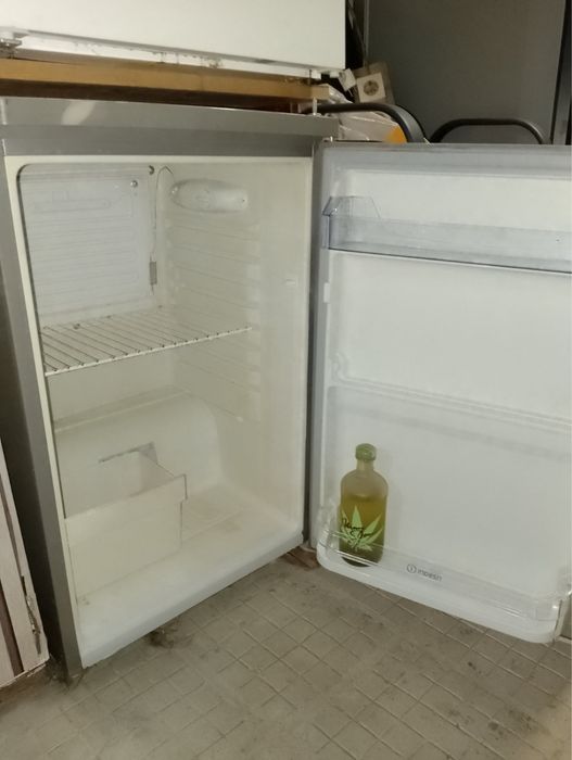 Продавам два хладилника