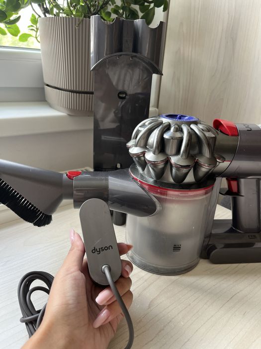 Aspirator Dyson V8