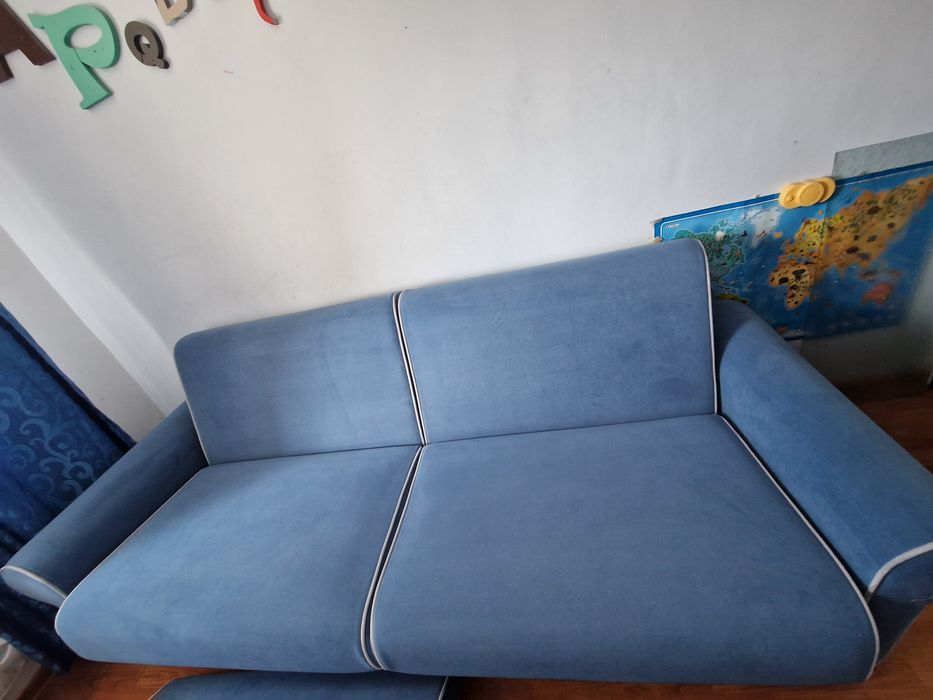 Vand  canapra extensibila cu lada
