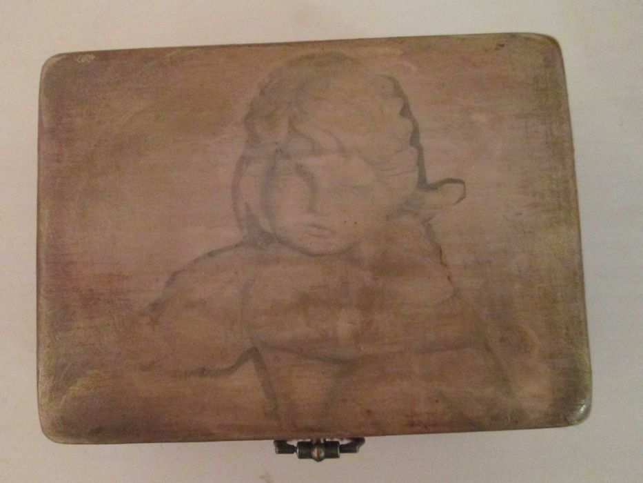 дървена кутийка с ангелче