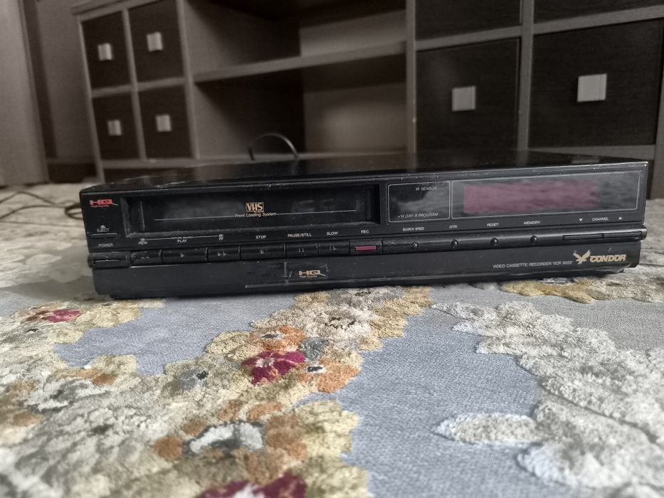 Продам вместе три видеомагнитофона.