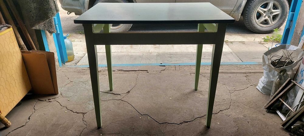 Продам стол кухонный