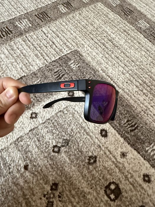 Солнцезащитные очки Oakley