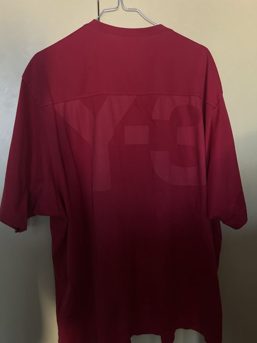 Тениска Y3 в отлично състояние