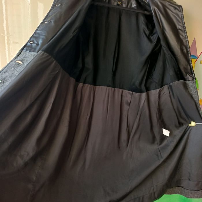 Продам пальто на девушку.