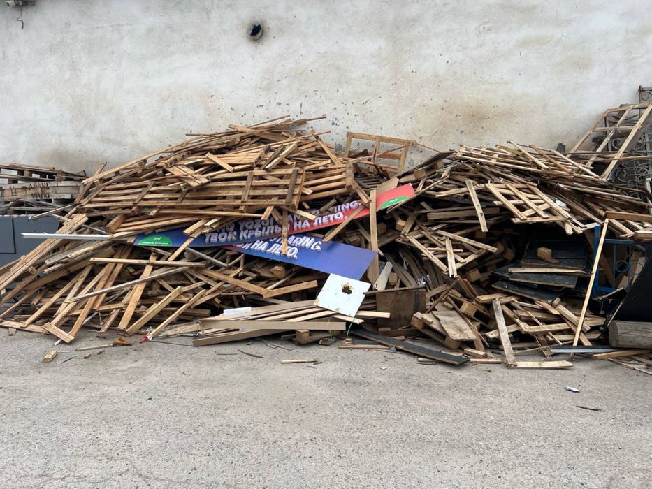 Taxta sotiladi cho'rniygayam yoqib ishlatishgayam bo'ladi