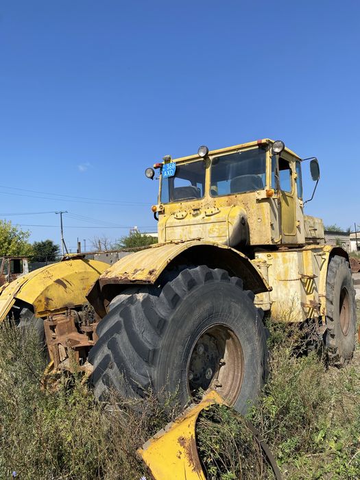 Продам кировец К701, требует ремонта двигателя