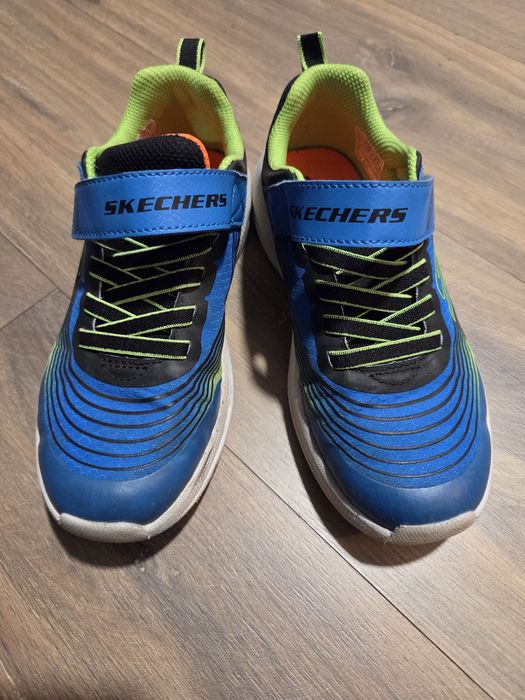 Adidasi Skechers 34 (21.5 cm)
34 (21.5 cm), stare foarte buna

100 lei
