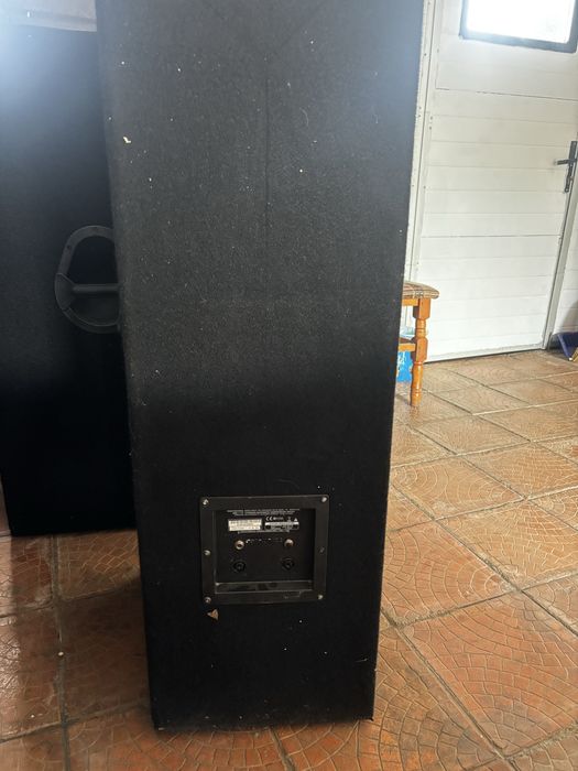 Vând pereche boxe profesionale Behringer VP2520
