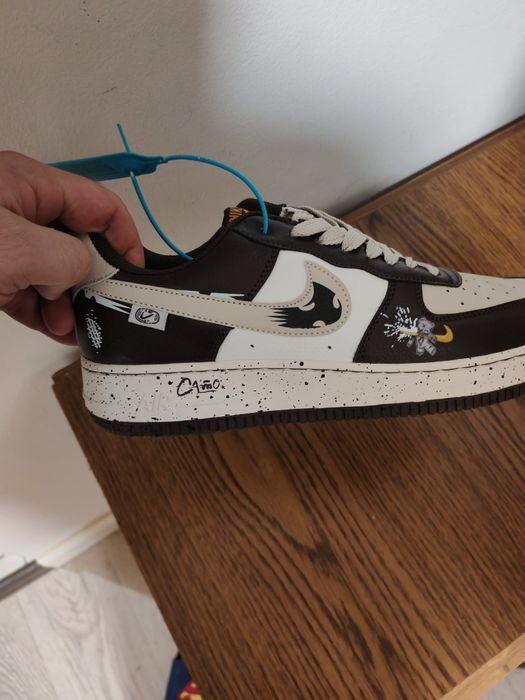 Adidasi noi de vânzare