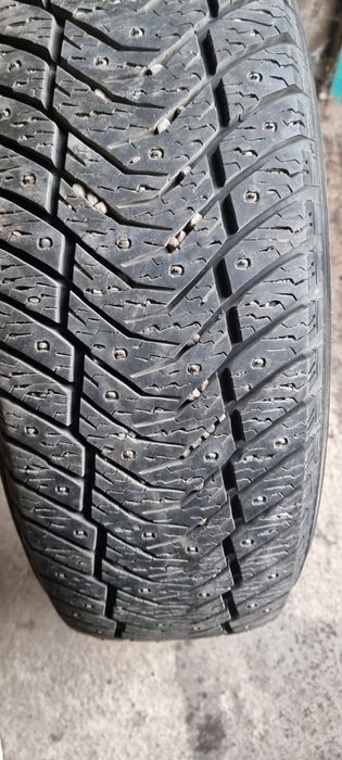 Продам комплект зимних шин