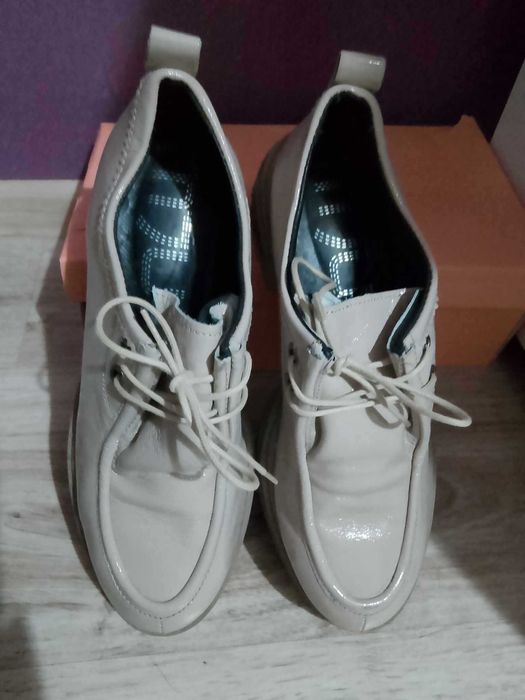 Дамски модерни обувки