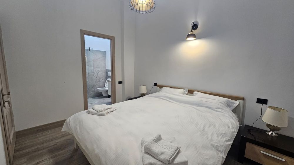 Inchiriez casă pe termen scurt 600/ zi 800 in weekend  0 mp utili, 1