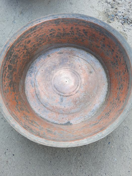 Медные тазик и поднос