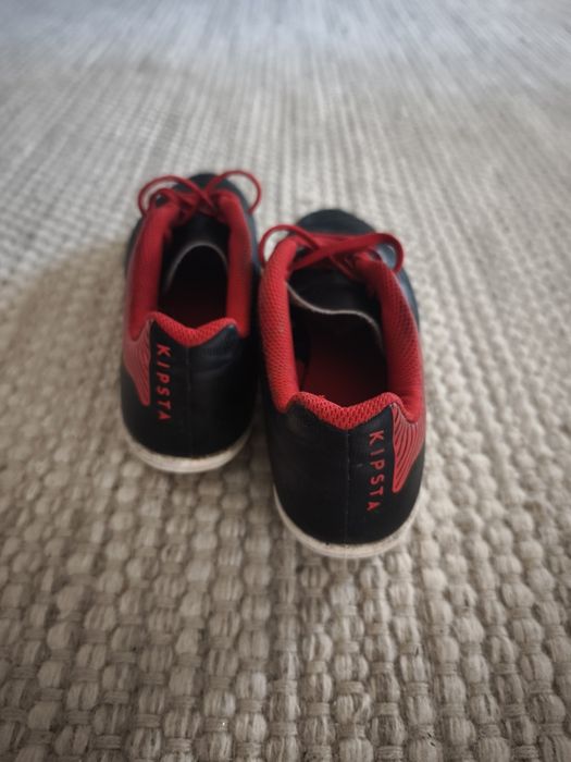 Ghete fotbal Kipsta măr 37
Instante perfecta