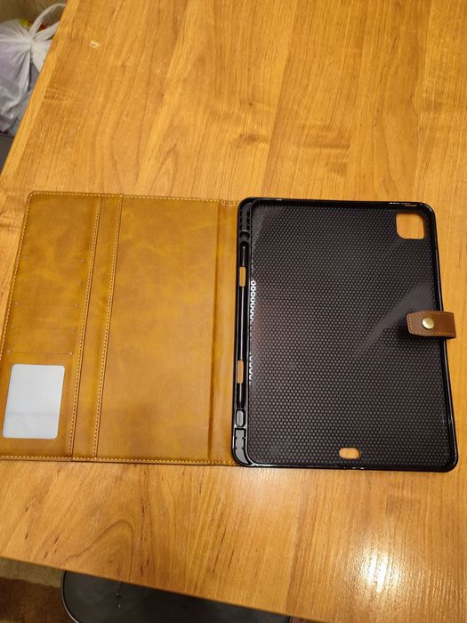 Продам чехол новый