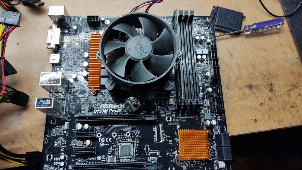 Продам материнскую плату в сборе